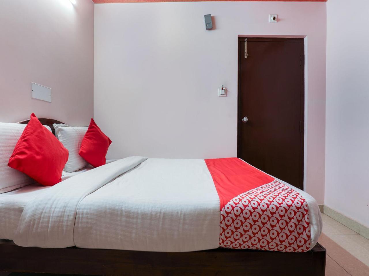 Oyo 10711 Hotel Nsnr Residency Visakhapatnam Esterno foto