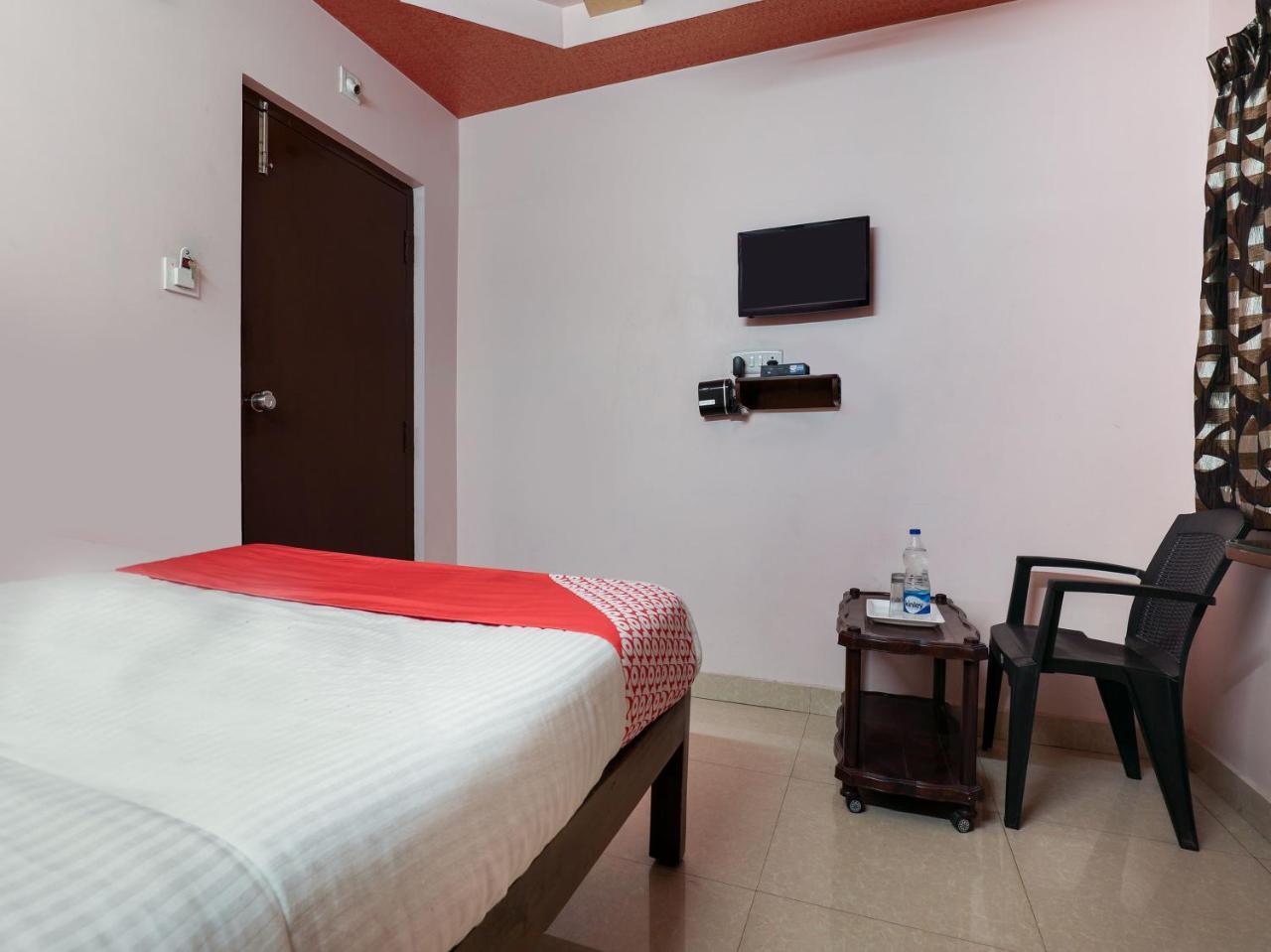 Oyo 10711 Hotel Nsnr Residency Visakhapatnam Esterno foto