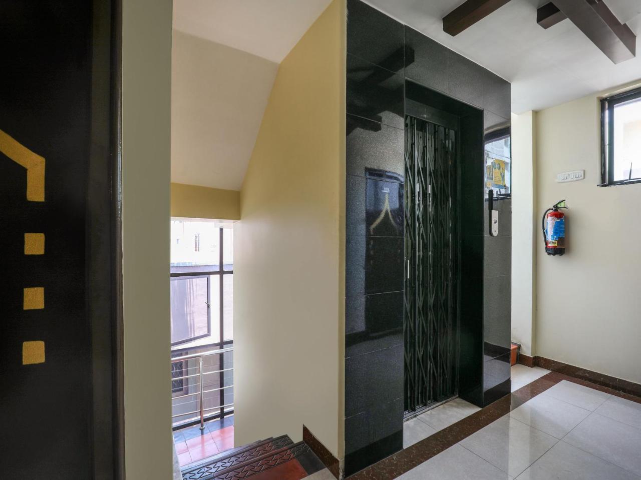 Oyo 10711 Hotel Nsnr Residency Visakhapatnam Esterno foto